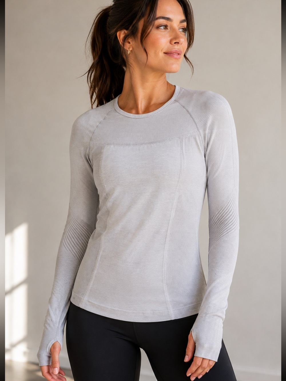 #284 Athleta Embodiment Long Sleeve Top Gray Thumbholes Large EUC
